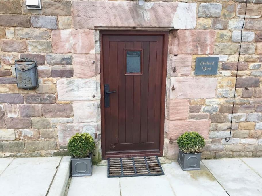 Chic 2 Bed Peak District Cottage Barn Near Alton Towers, Polar Bears, Chatsworth House Leek Kültér fotó