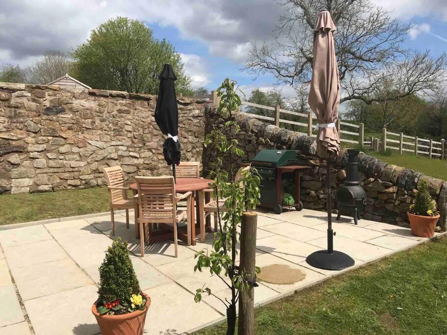 Chic 2 Bed Peak District Cottage Barn Near Alton Towers, Polar Bears, Chatsworth House Leek Kültér fotó