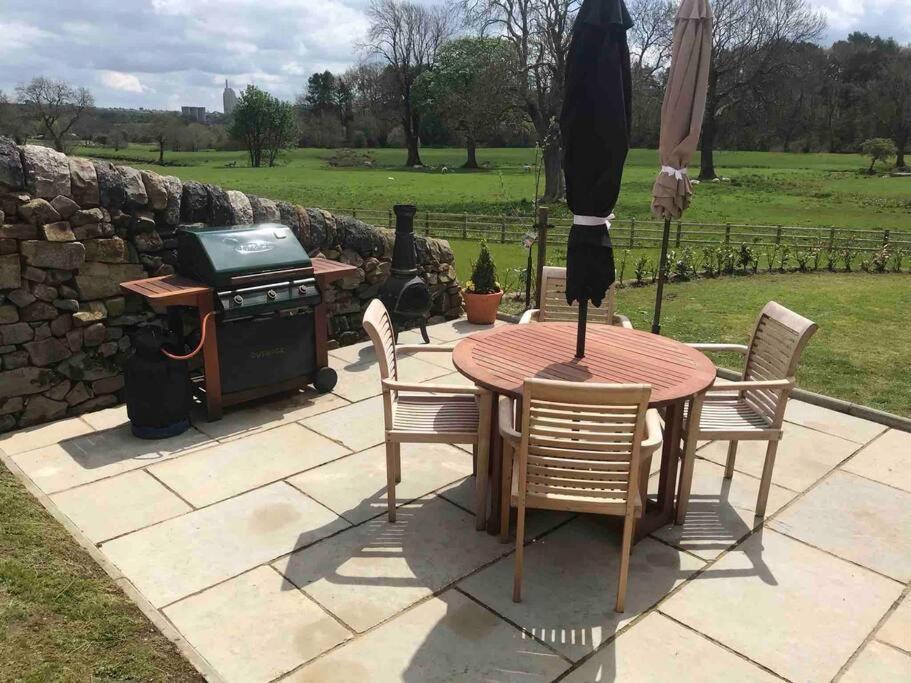 Chic 2 Bed Peak District Cottage Barn Near Alton Towers, Polar Bears, Chatsworth House Leek Kültér fotó