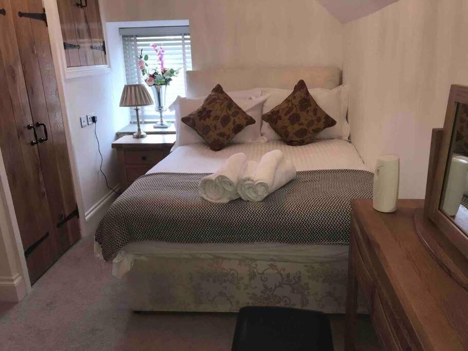 Chic 2 Bed Peak District Cottage Barn Near Alton Towers, Polar Bears, Chatsworth House Leek Kültér fotó