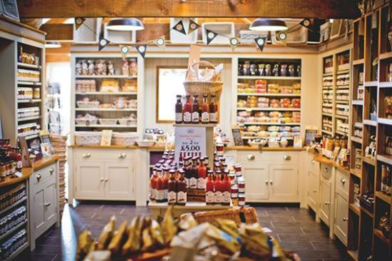 Chic 2 Bed Peak District Cottage Barn Near Alton Towers, Polar Bears, Chatsworth House Leek Kültér fotó