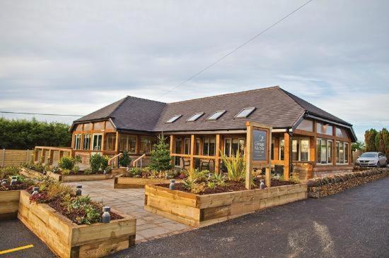 Chic 2 Bed Peak District Cottage Barn Near Alton Towers, Polar Bears, Chatsworth House Leek Kültér fotó